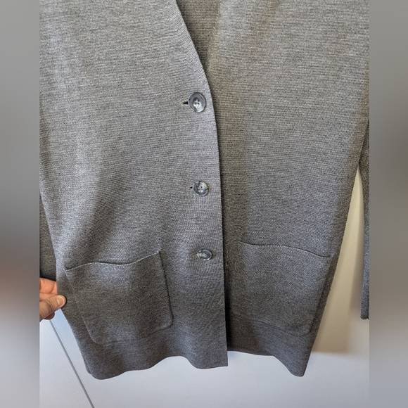 UNIQLO Women Gray Cardigan Size Small Long Sleeves 2 Front Pockets 44% Wool - Picture 3 of 10